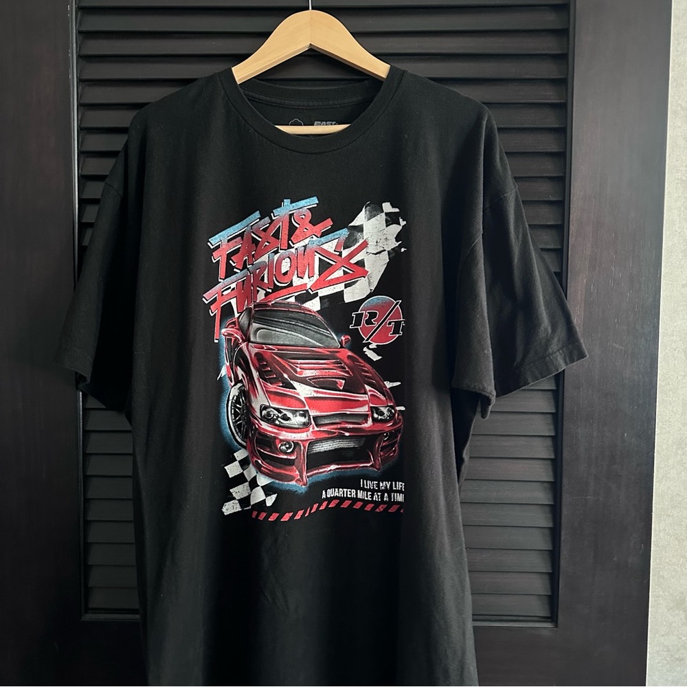 Black‎ Graphic Tee